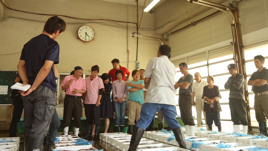民宿 日の出荘｜竹野浜前の海辺宿・仲買人の鮮魚会席 photo