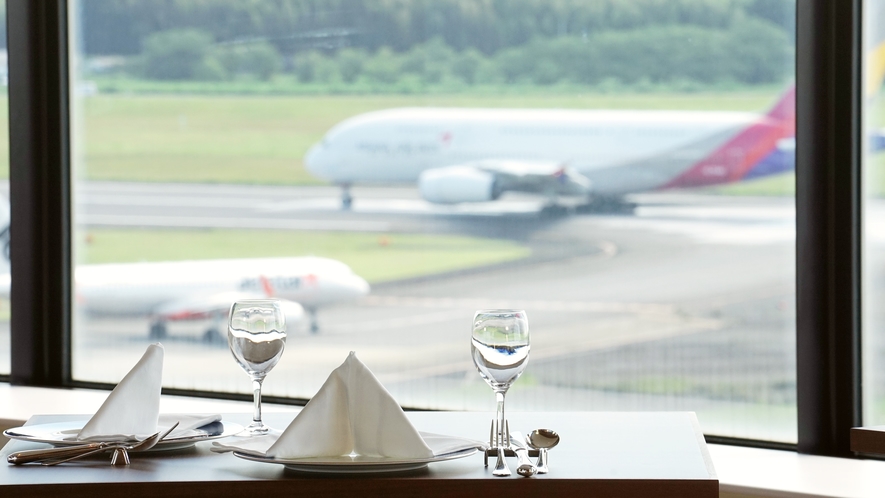 Marroad International Hotel Narita｜成田機場飯店・接駁巴士與跑道景 photo