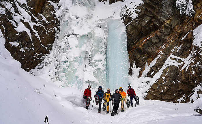 奥鬼怒の神秘の氷瀑を巡るスノーハイキング