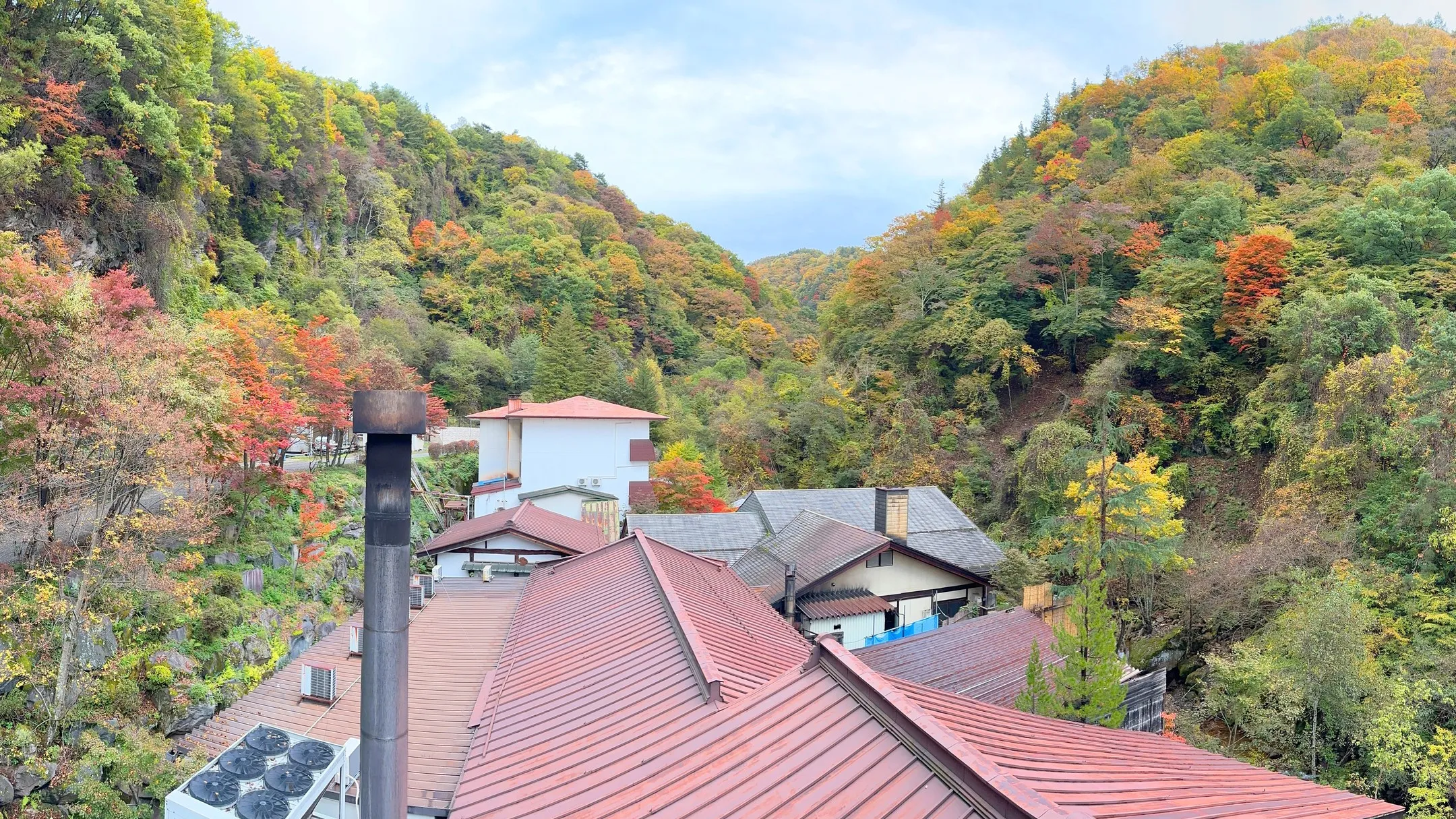 横谷温泉旅館|蓼科・横谷渓谷の黄金色の自家源泉と露天風呂 photo