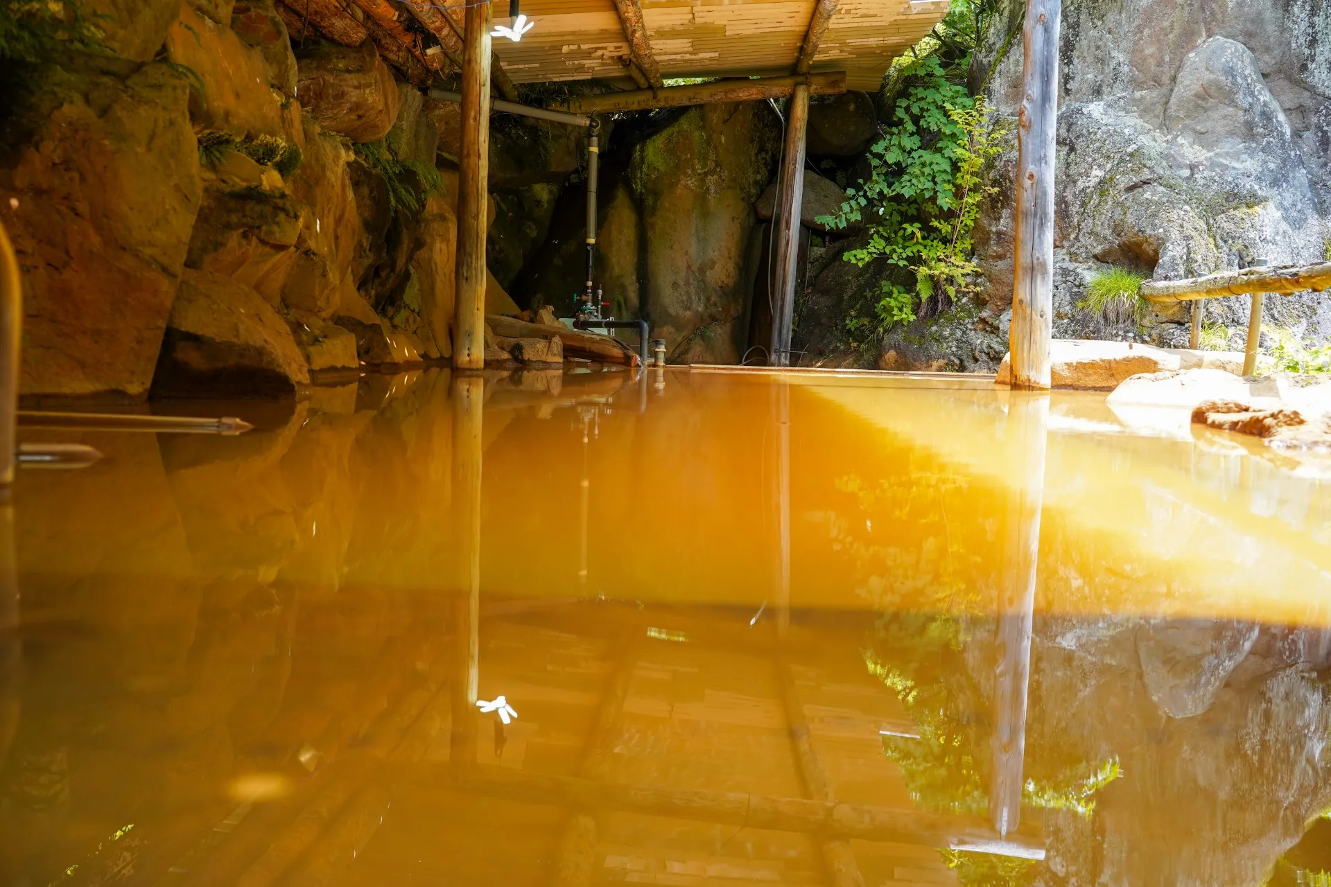 横谷温泉旅館|蓼科・横谷渓谷の黄金色の自家源泉と露天風呂 photo