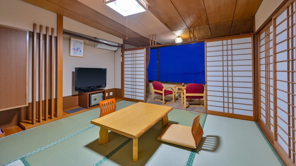 Yunoko Onsen Sea and Sunset photo