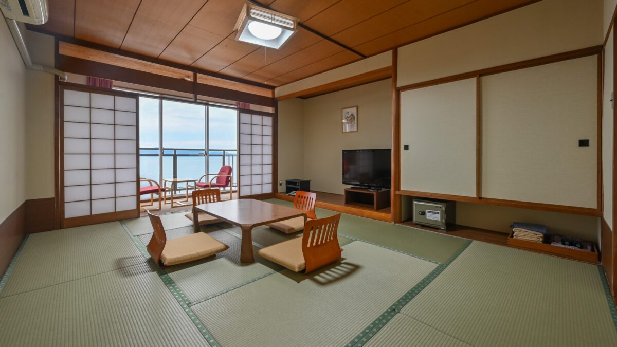 Yunoko Onsen Sea and Sunset photo