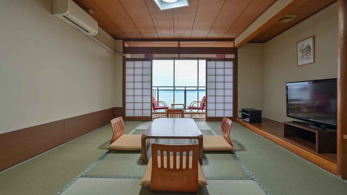Yunoko Onsen Sea and Sunset photo