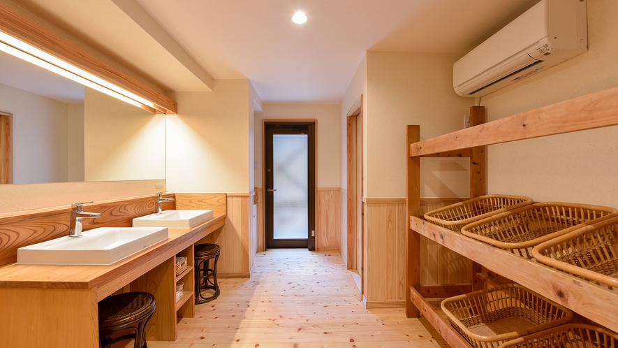 二岐温泉 柏屋旅館｜5つの源泉と足元自噴巌風呂の秘湯宿 photo