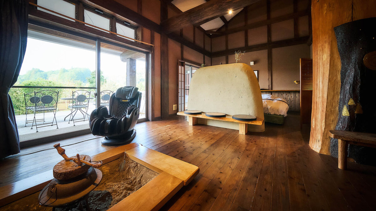 あさぎり山荘ひばり｜地熱利用の宿・球磨産杉の客室と郷土料理 photo
