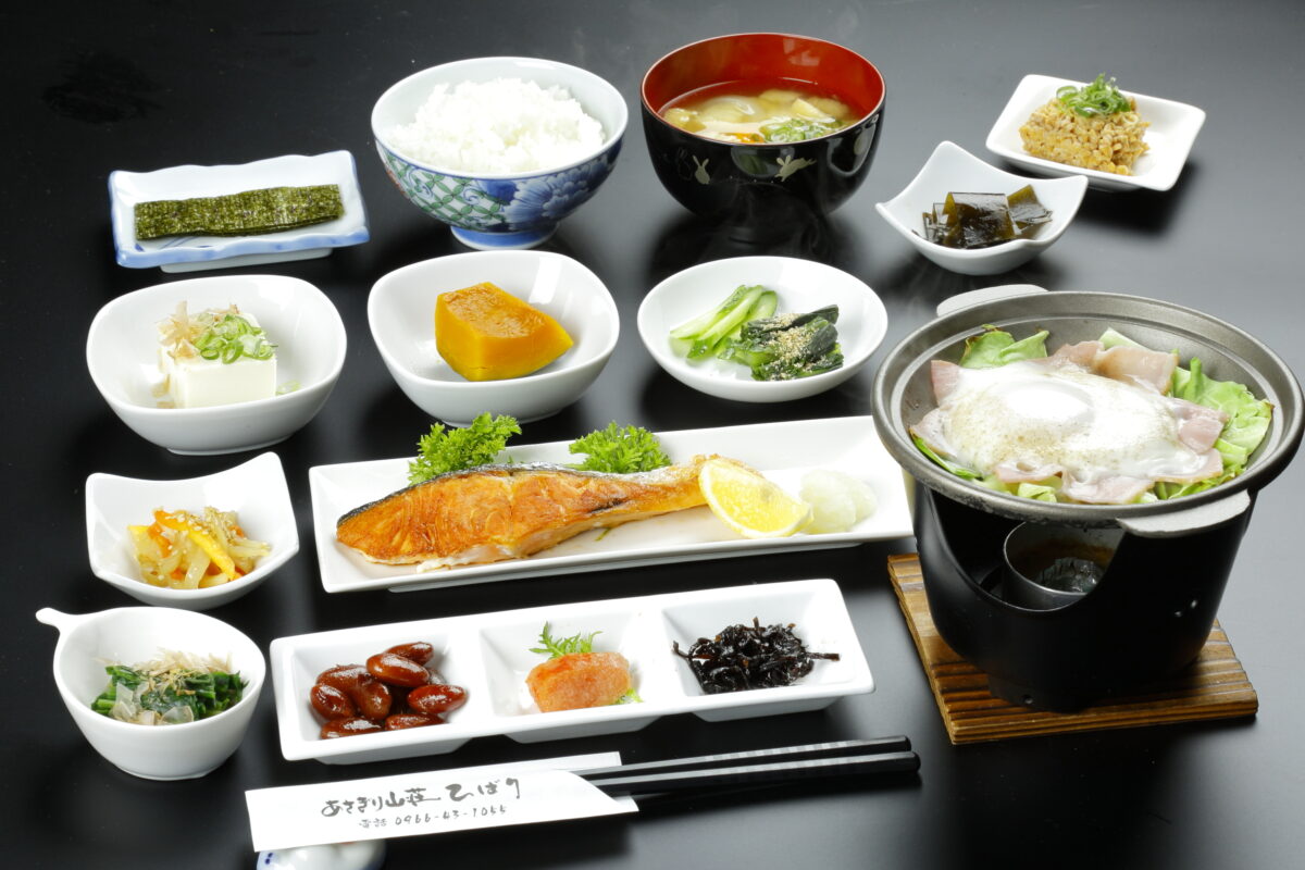 あさぎり山荘ひばり｜地熱利用の宿・球磨産杉の客室と郷土料理 photo