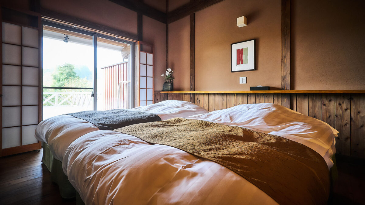 あさぎり山荘ひばり｜地熱利用の宿・球磨産杉の客室と郷土料理 photo