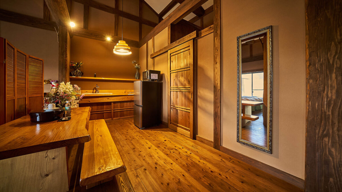 あさぎり山荘ひばり｜地熱利用の宿・球磨産杉の客室と郷土料理 photo