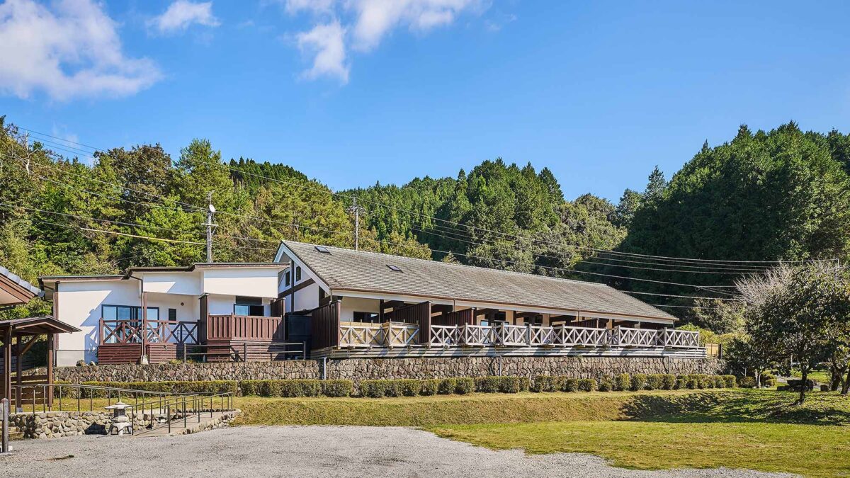 あさぎり山荘ひばり｜地熱利用の宿・球磨産杉の客室と郷土料理 photo