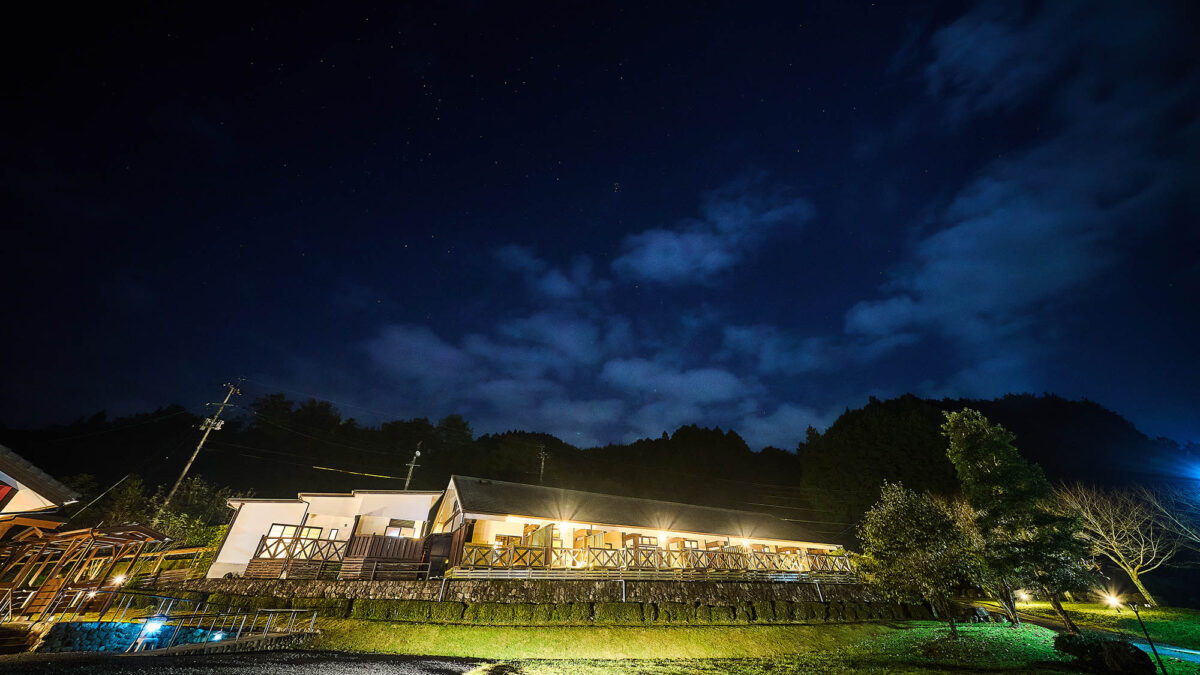 あさぎり山荘ひばり｜地熱利用の宿・球磨産杉の客室と郷土料理 photo