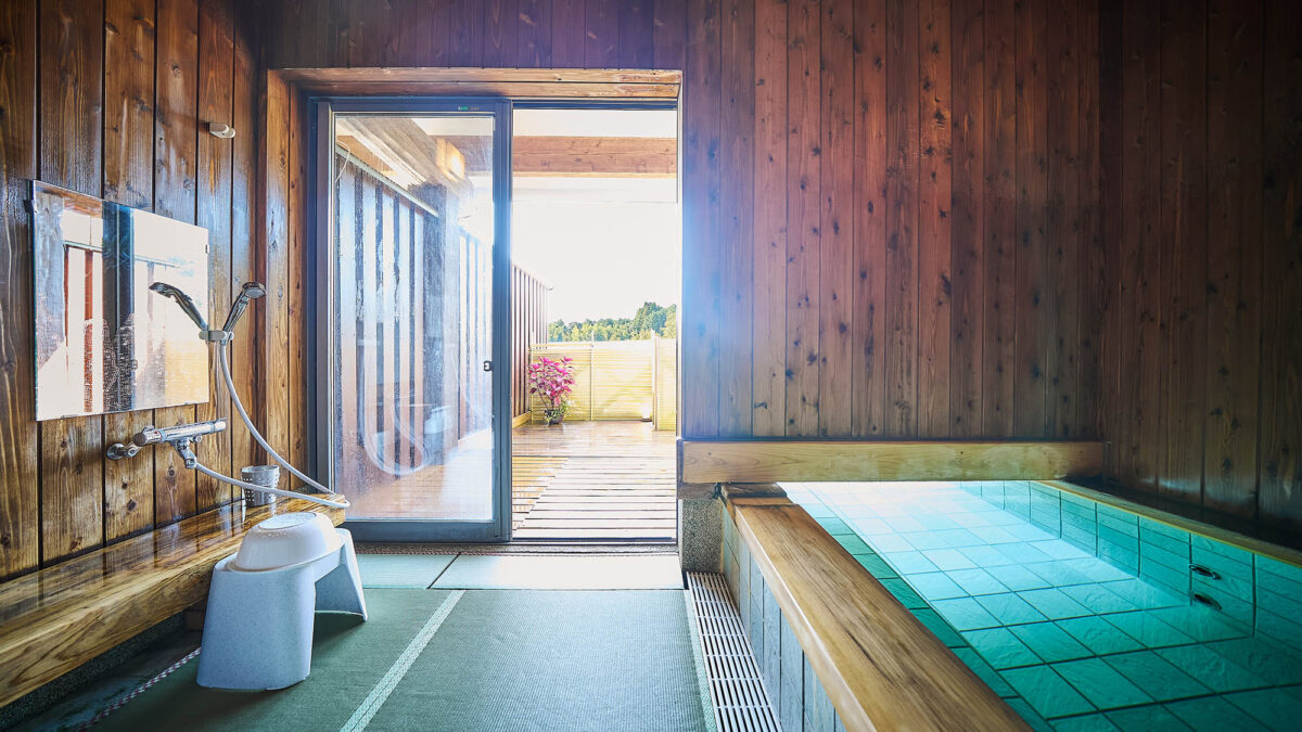 あさぎり山荘ひばり｜地熱利用の宿・球磨産杉の客室と郷土料理 photo