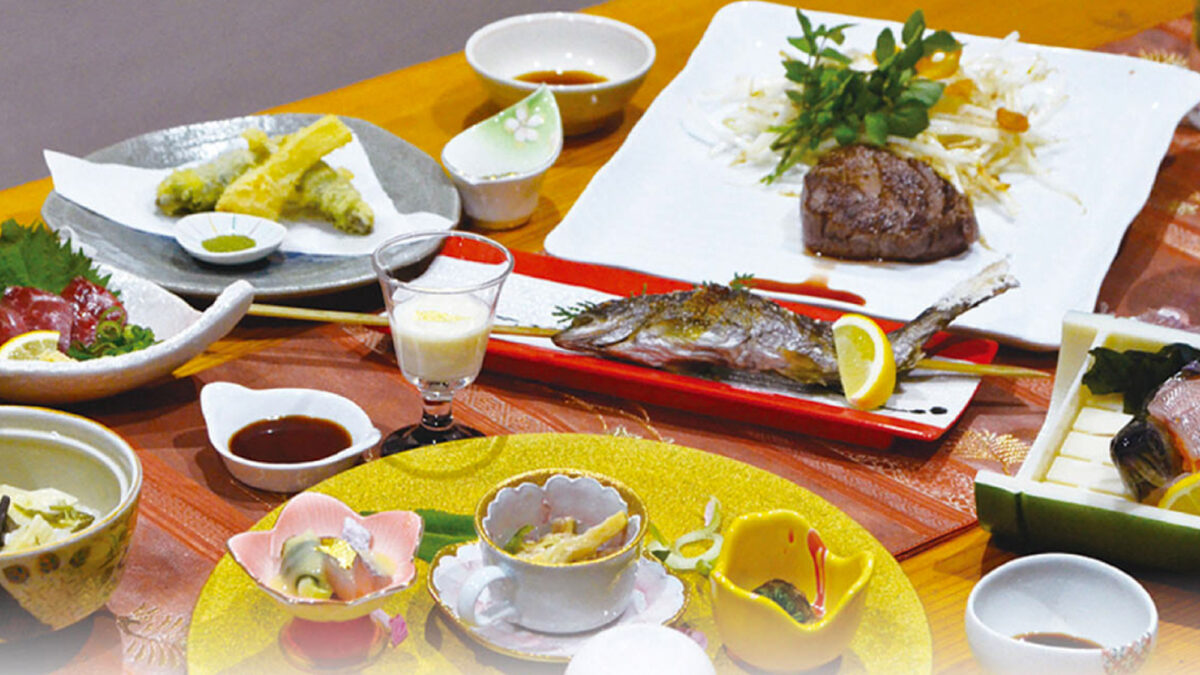あさぎり山荘ひばり｜地熱利用の宿・球磨産杉の客室と郷土料理 photo