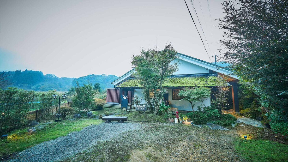 あさぎり山荘ひばり｜地熱利用の宿・球磨産杉の客室と郷土料理 photo