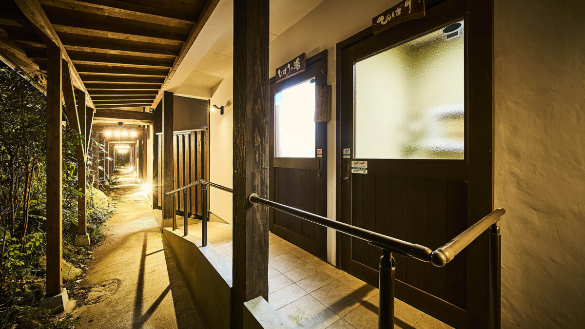 あさぎり山荘ひばり｜地熱利用の宿・球磨産杉の客室と郷土料理 photo