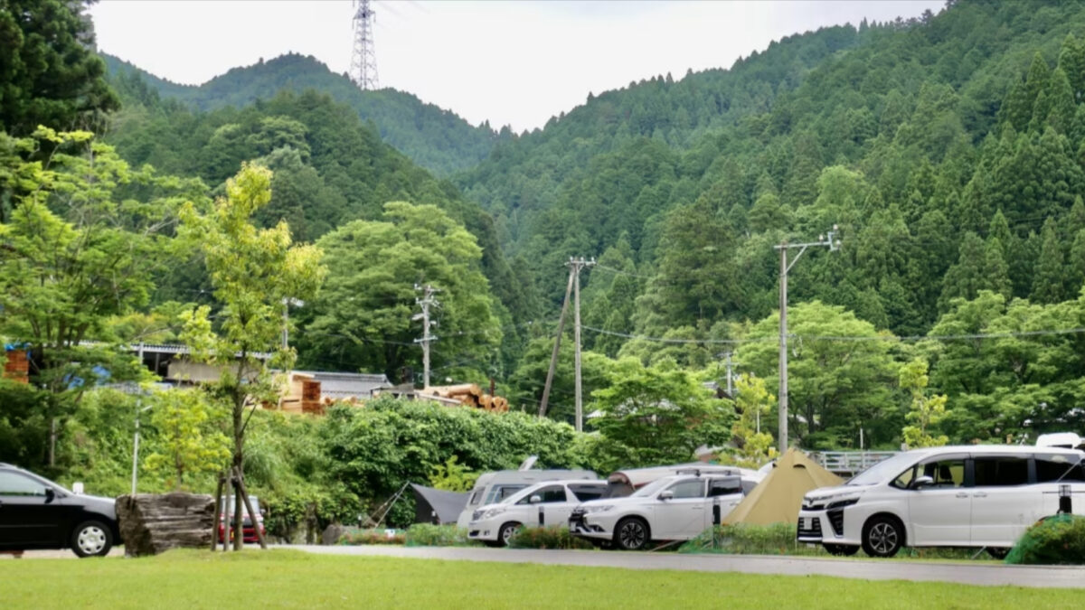 Green Plaza Miyama｜岐阜山縣露營地 / 神崎川與小木屋 photo