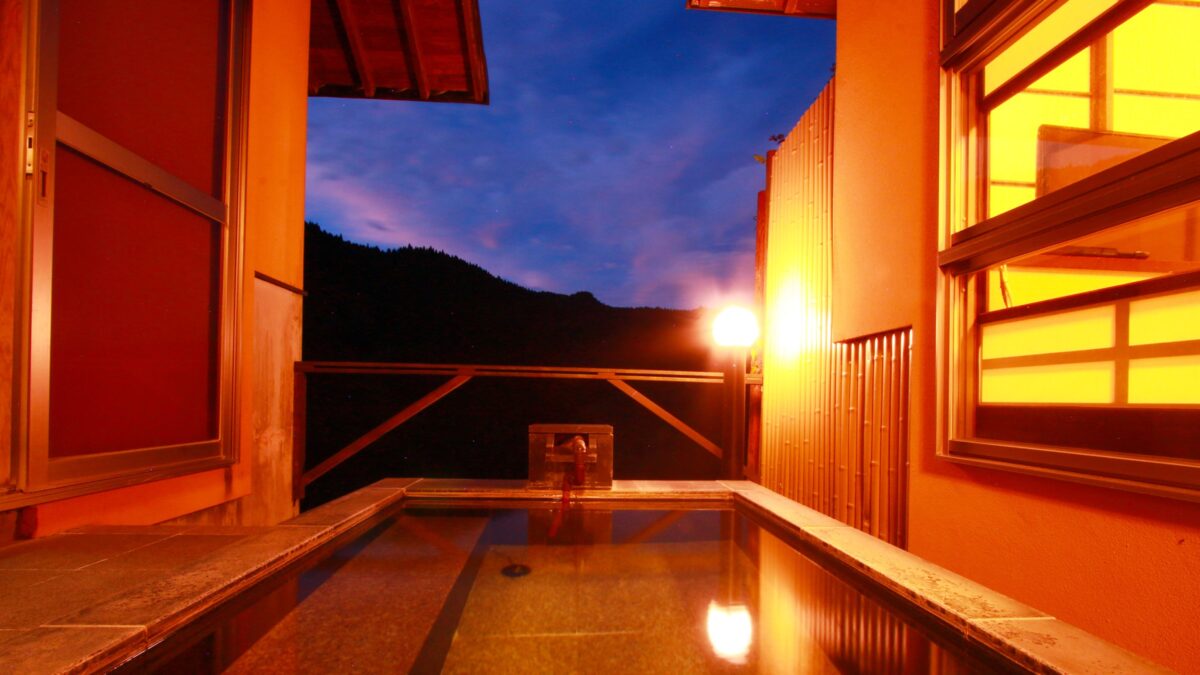 奥ゆのひら　花灯り