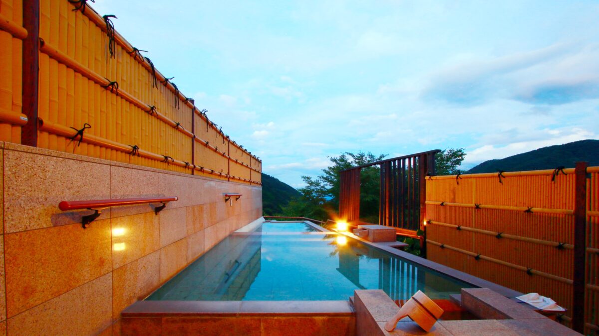 奥ゆのひら　花灯り