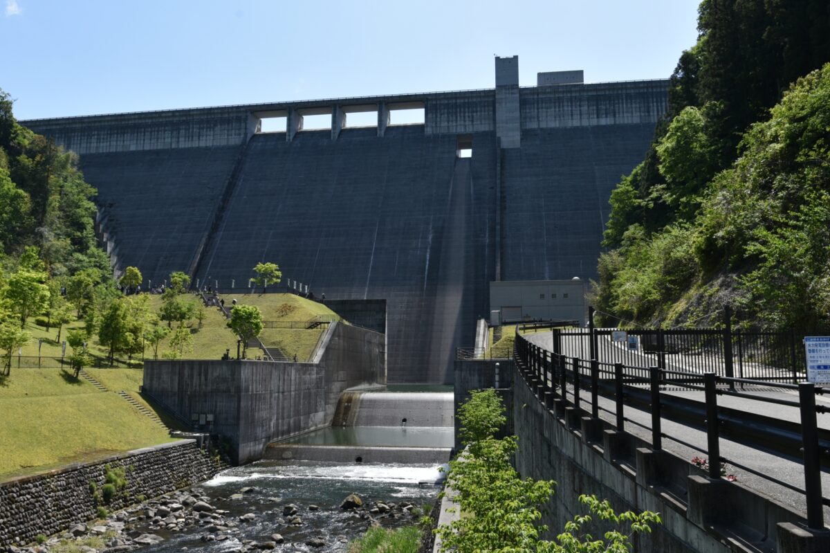 進撃の巨人 大山ダム銅像