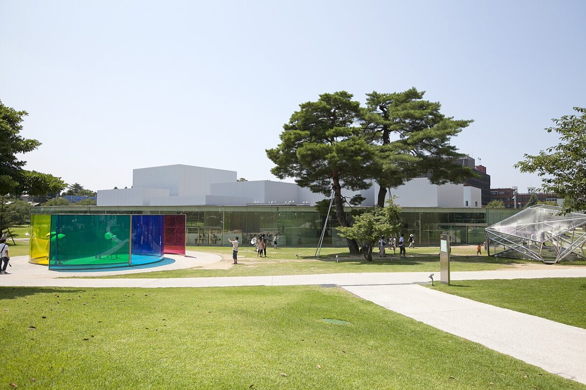 金澤21世紀美術館完整指南|游泳池預約・免費區・兼六園半日路線