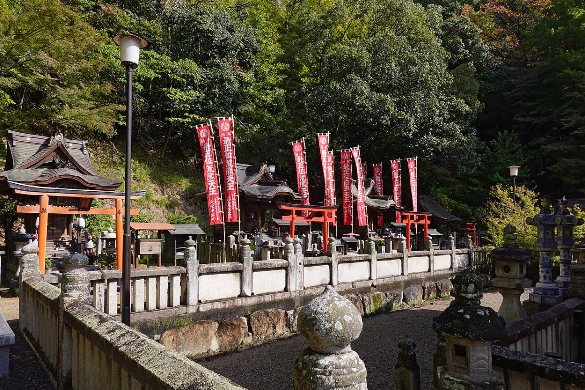 七十七末社への参道