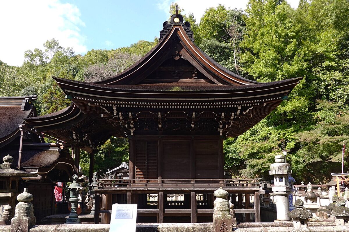 霊応殿の社殿