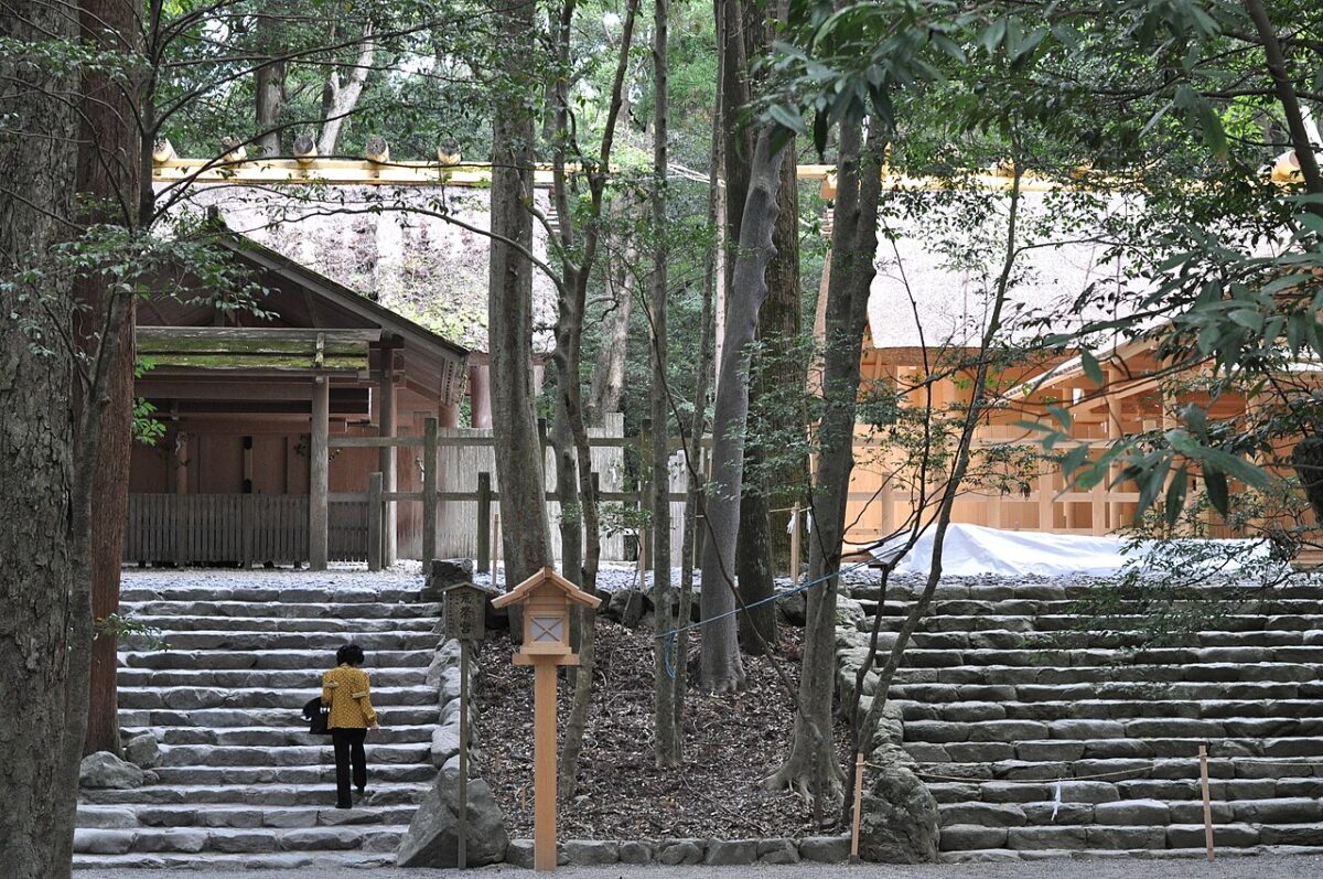 式年遷宮の際に並んだ新旧の荒祭宮