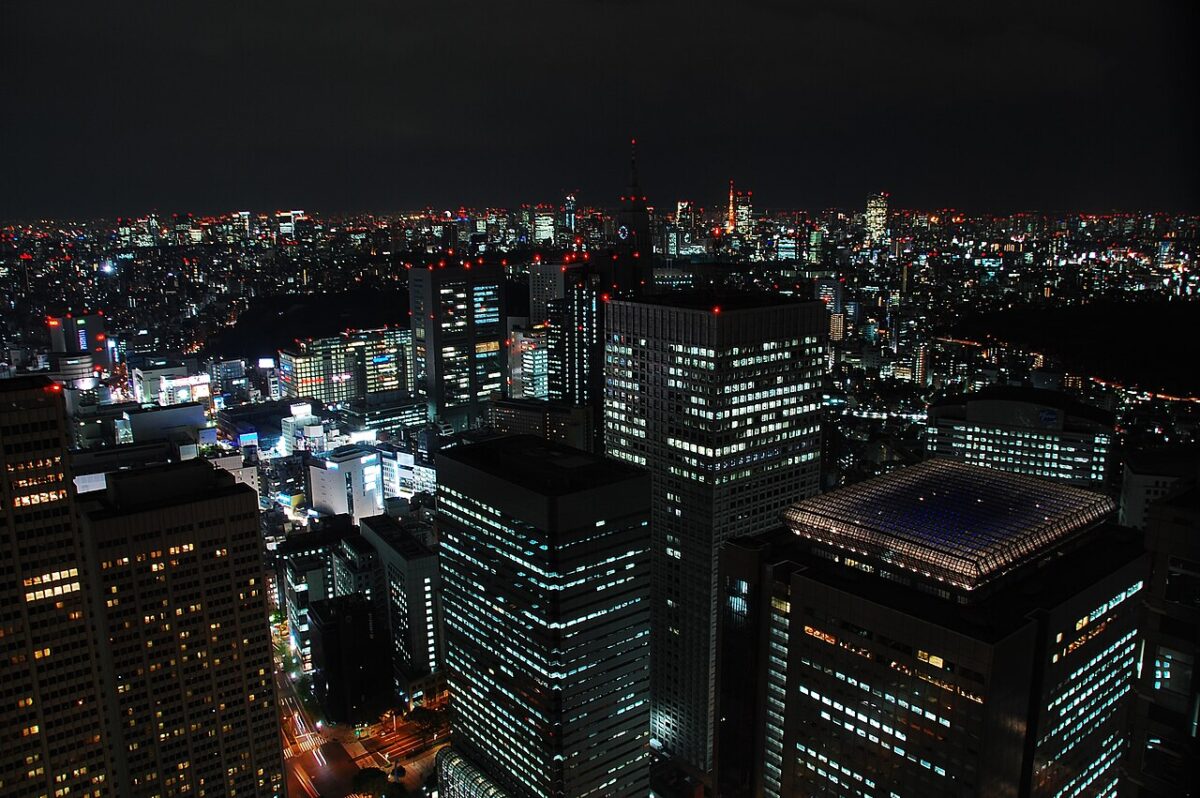 東京都廳展望室俯瞰新宿與東京南東方向夜景