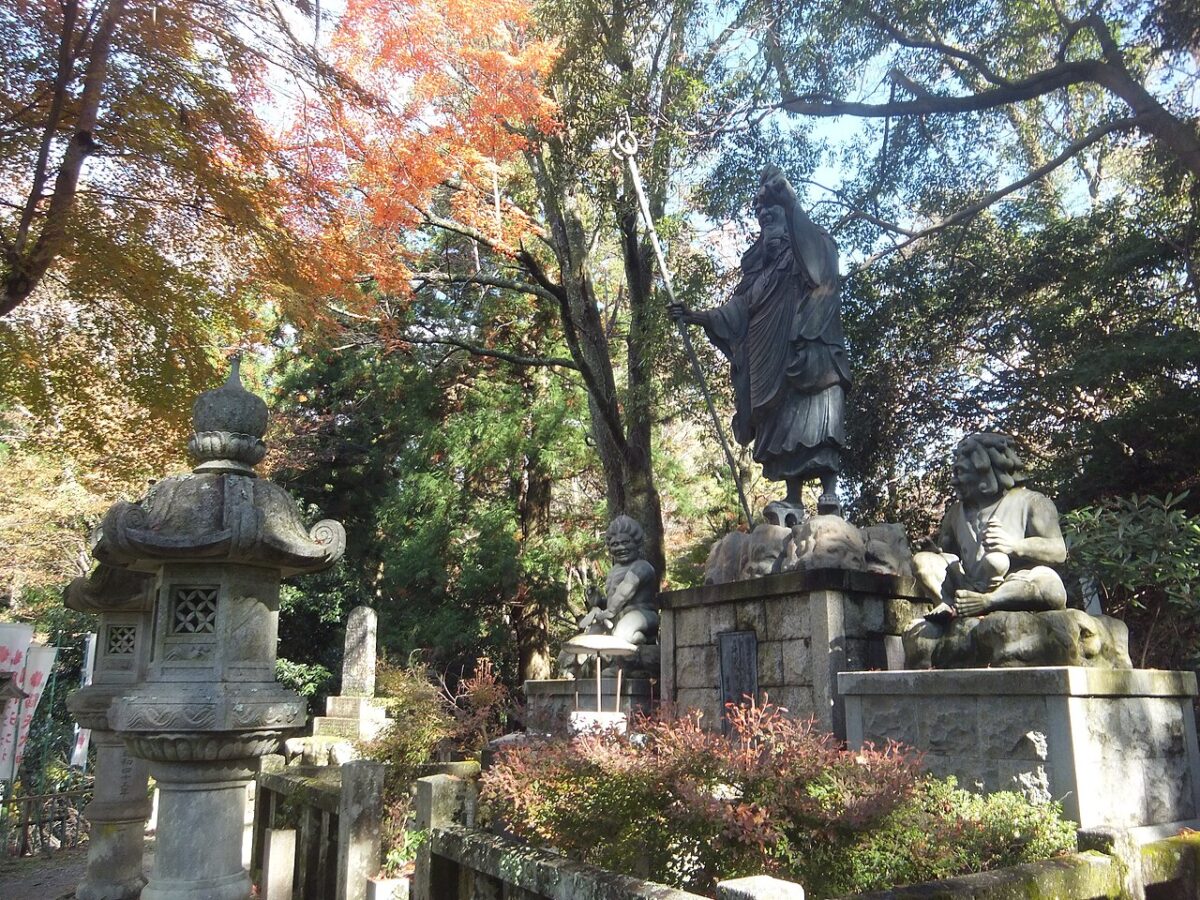 金峯山寺の役行者像