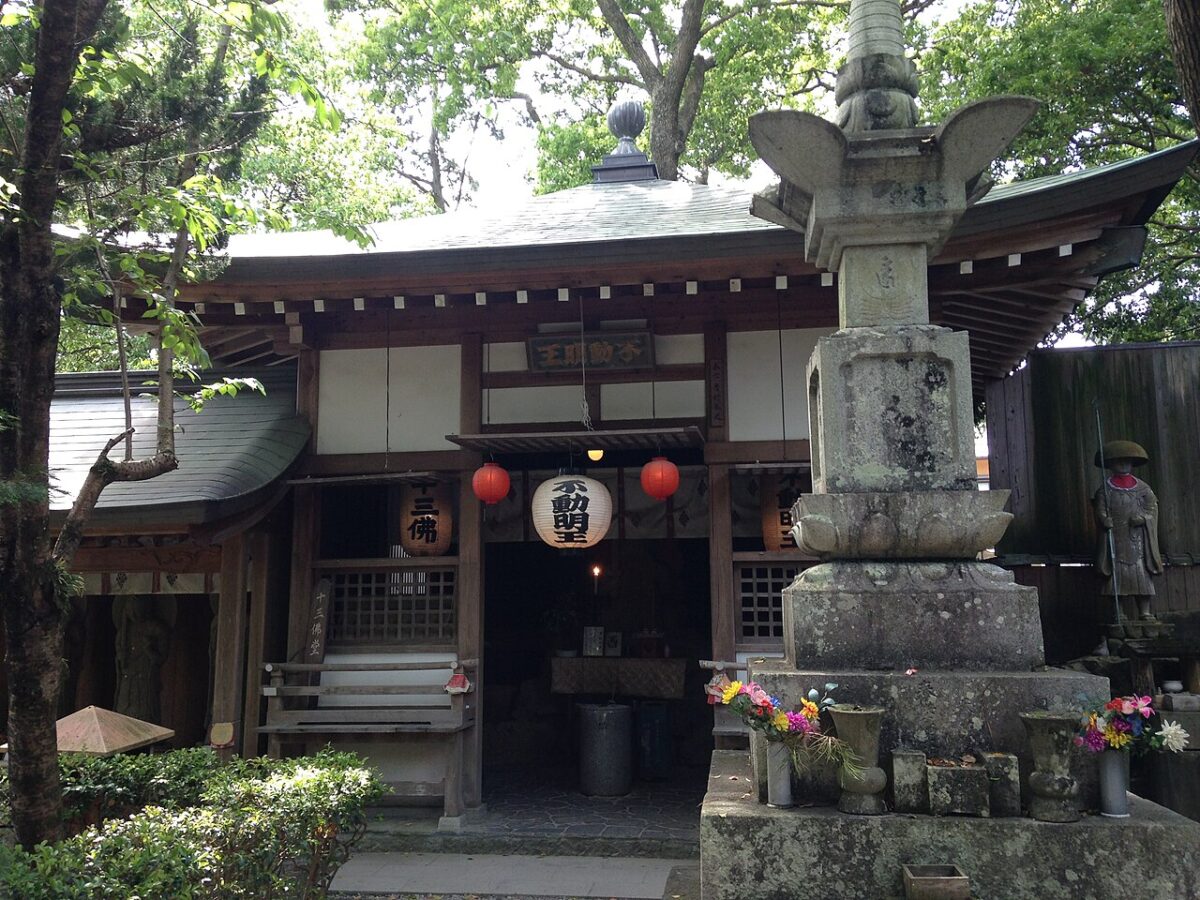 霊山寺の不動堂