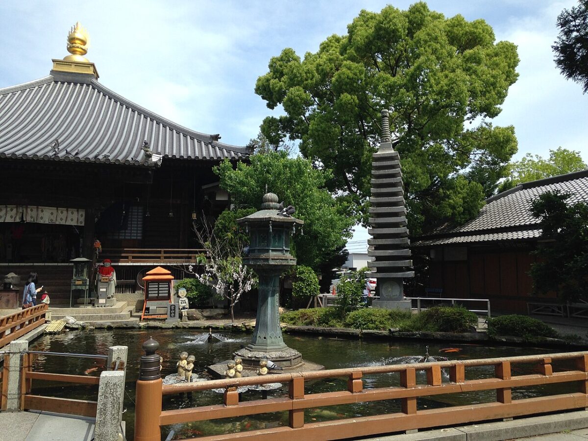 霊山寺の放生池