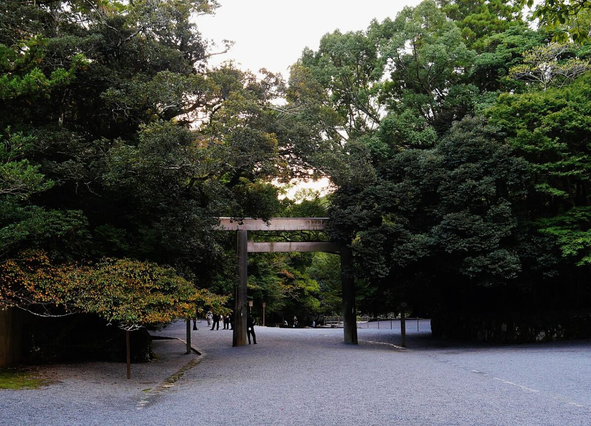 伊勢神宮の素木の鳥居
