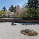 龍安寺 観光ガイド|細川勝元と十五石の石庭を読む