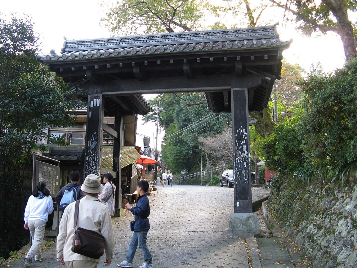 金峯山寺の黒門