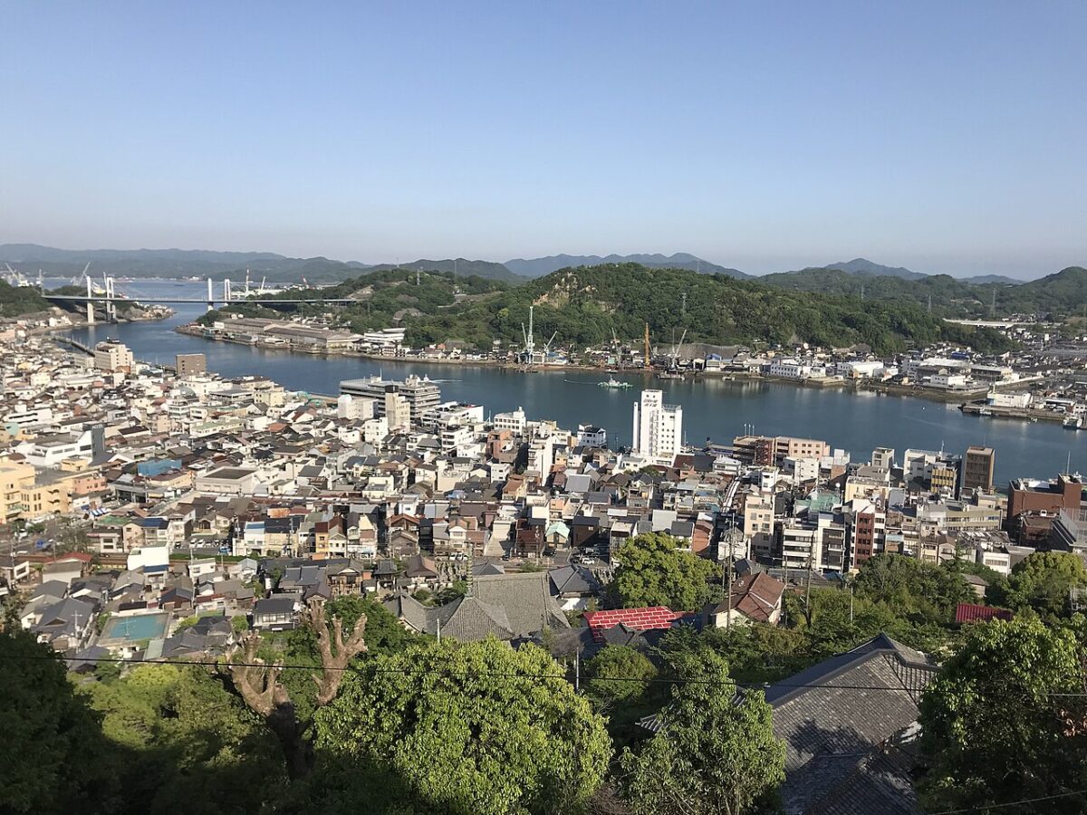 千光寺本堂から見た尾道大橋と尾道水道