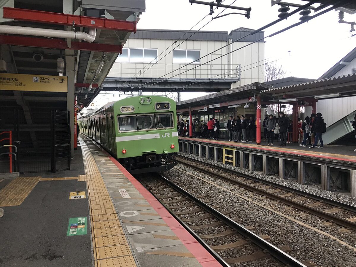 JR稲荷駅のホーム