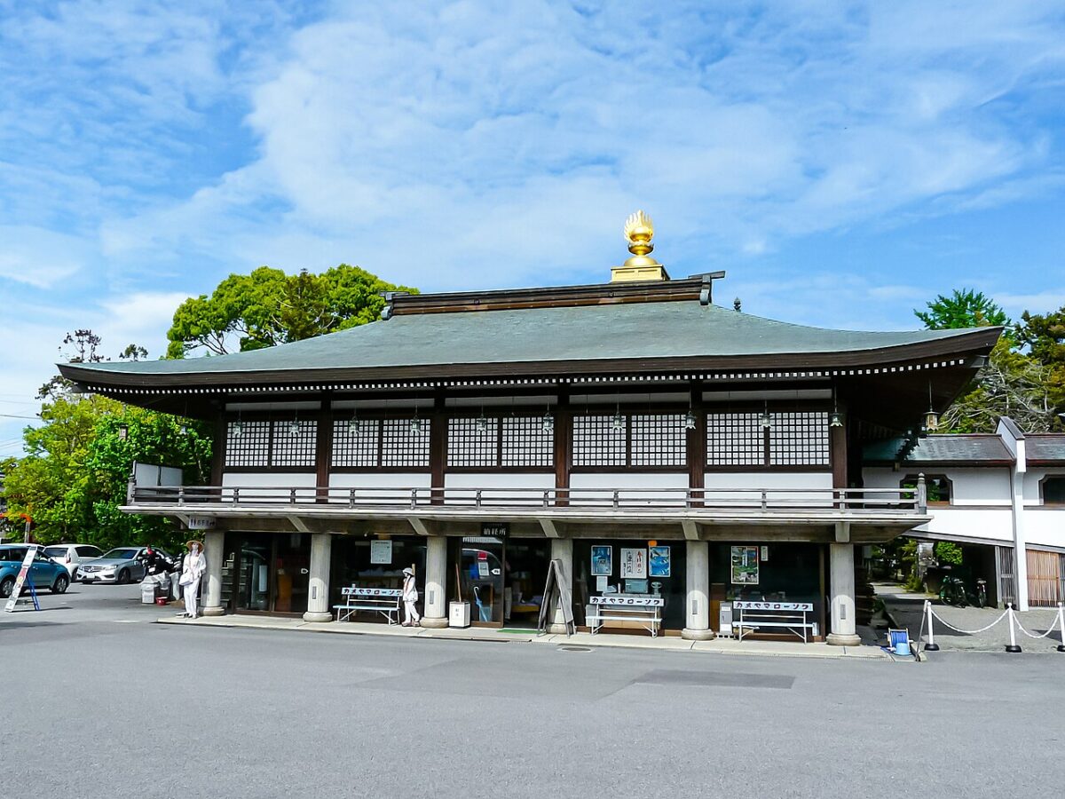 霊山寺の納経所