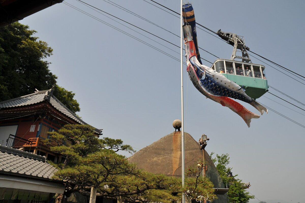 千光寺の護摩堂と玉の岩、ロープウェイ