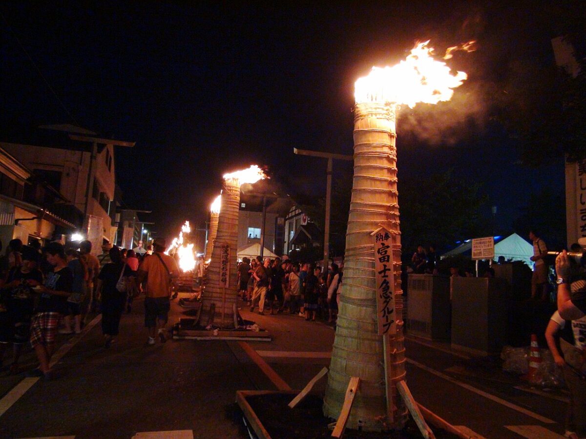 吉田の火祭りの大松明