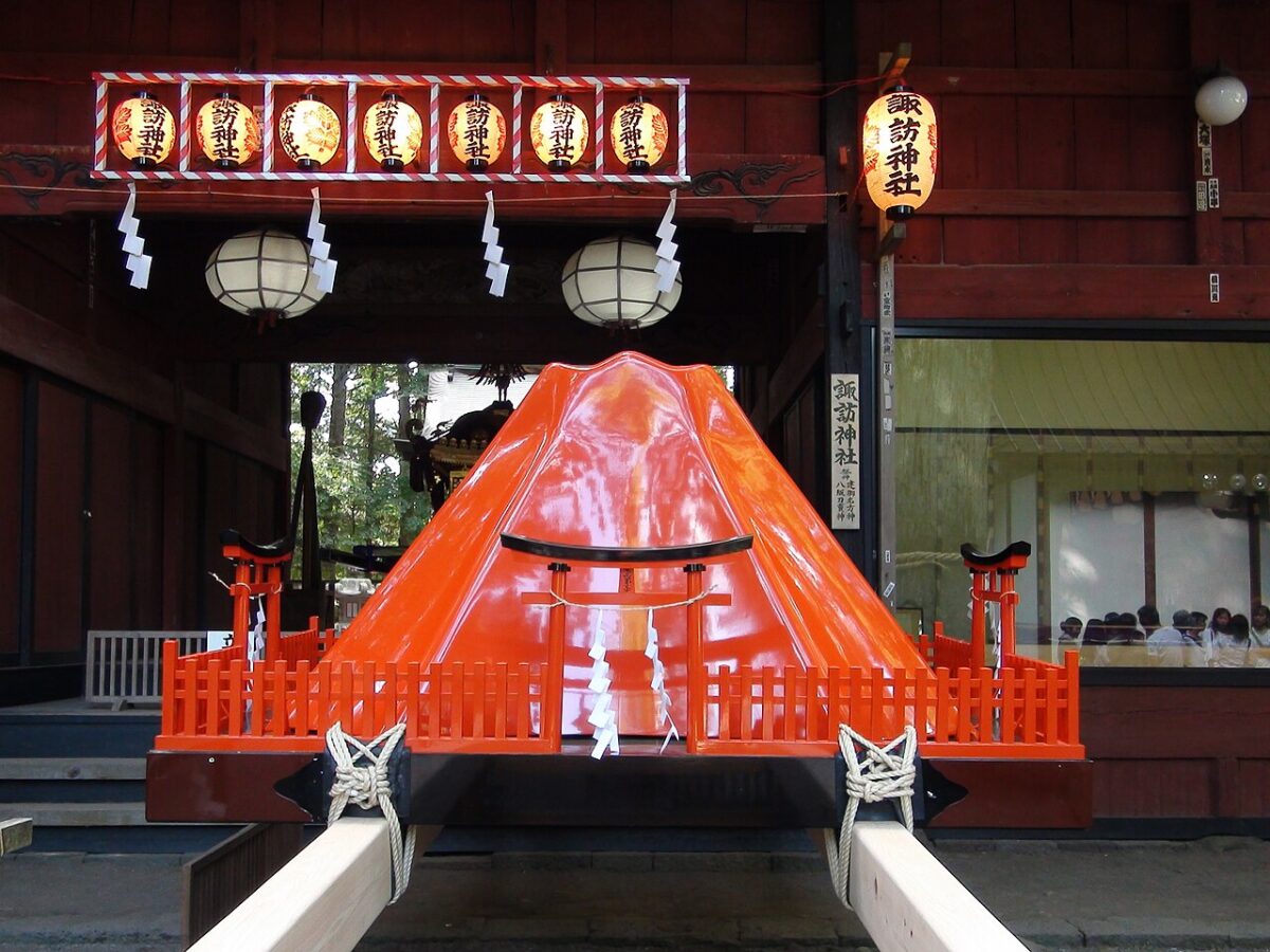 吉田の火祭りの御影（お山さん）