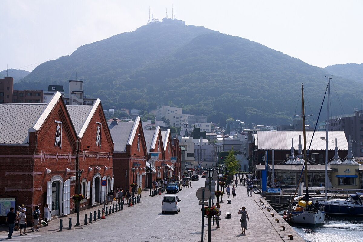 紅磚倉庫與函館山