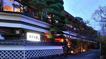 千曲乃湯 しげの家｜戸倉上山田温泉・全8室の千曲川沿い旅館 photo
