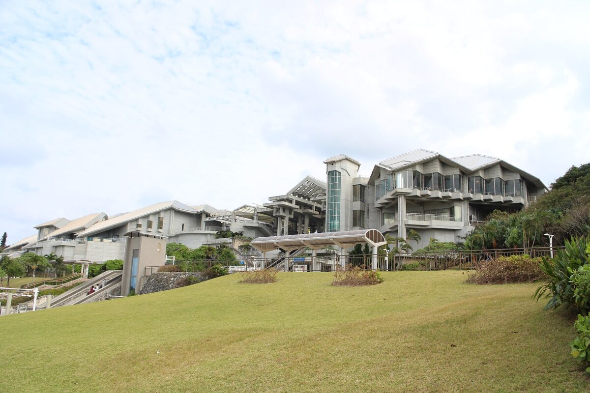 海洋博公園內的沖繩美麗海水族館外觀