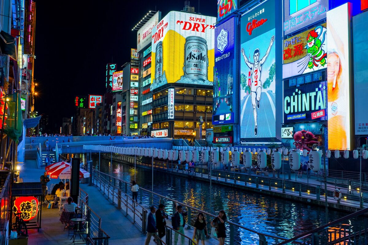 道頓堀運河、戎橋與大型霓虹看板夜景