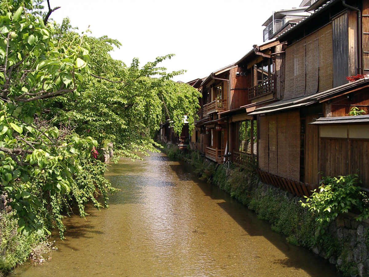 京都祇園白川沿岸的町屋與水景
