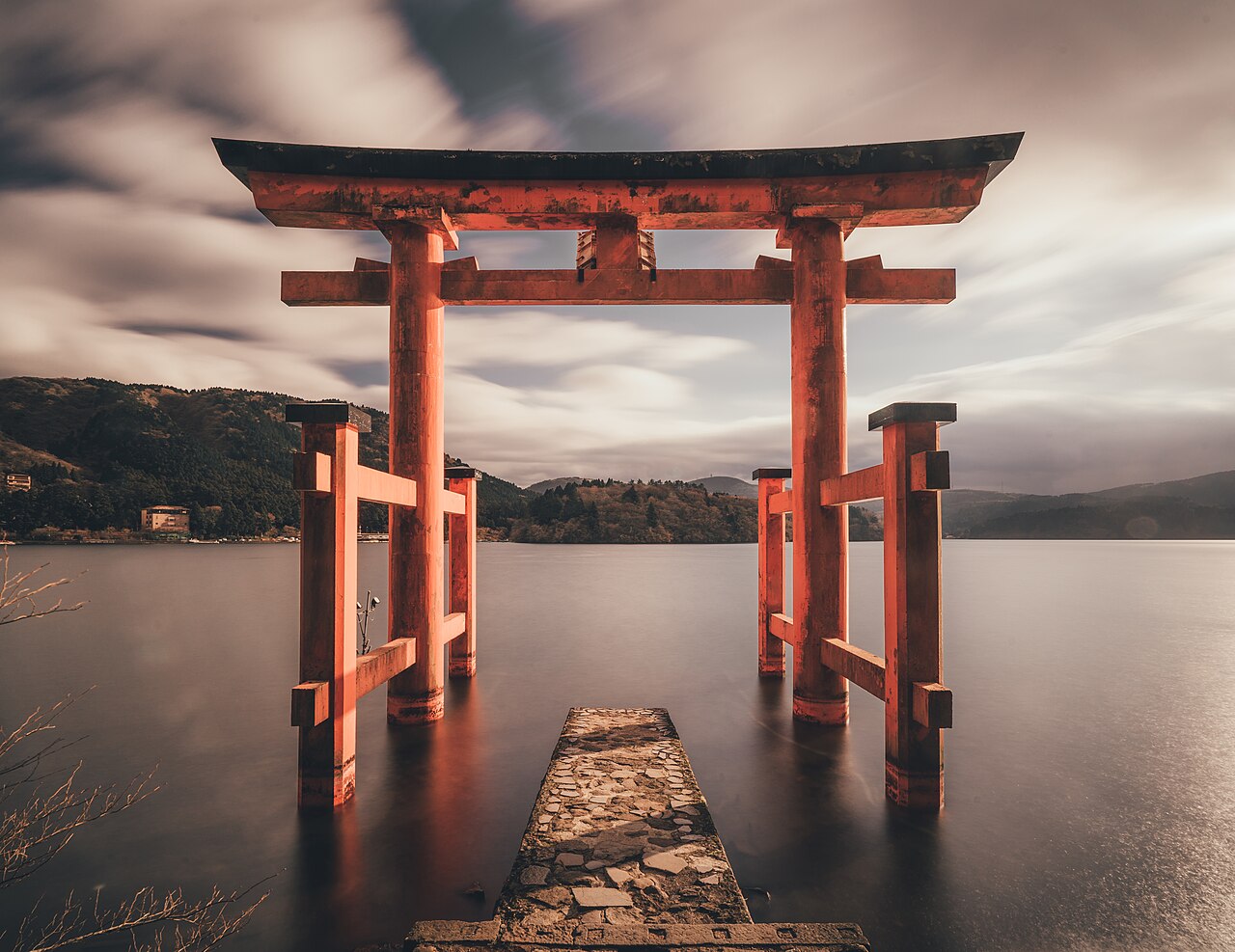 蘆之湖上的箱根神社平和鳥居