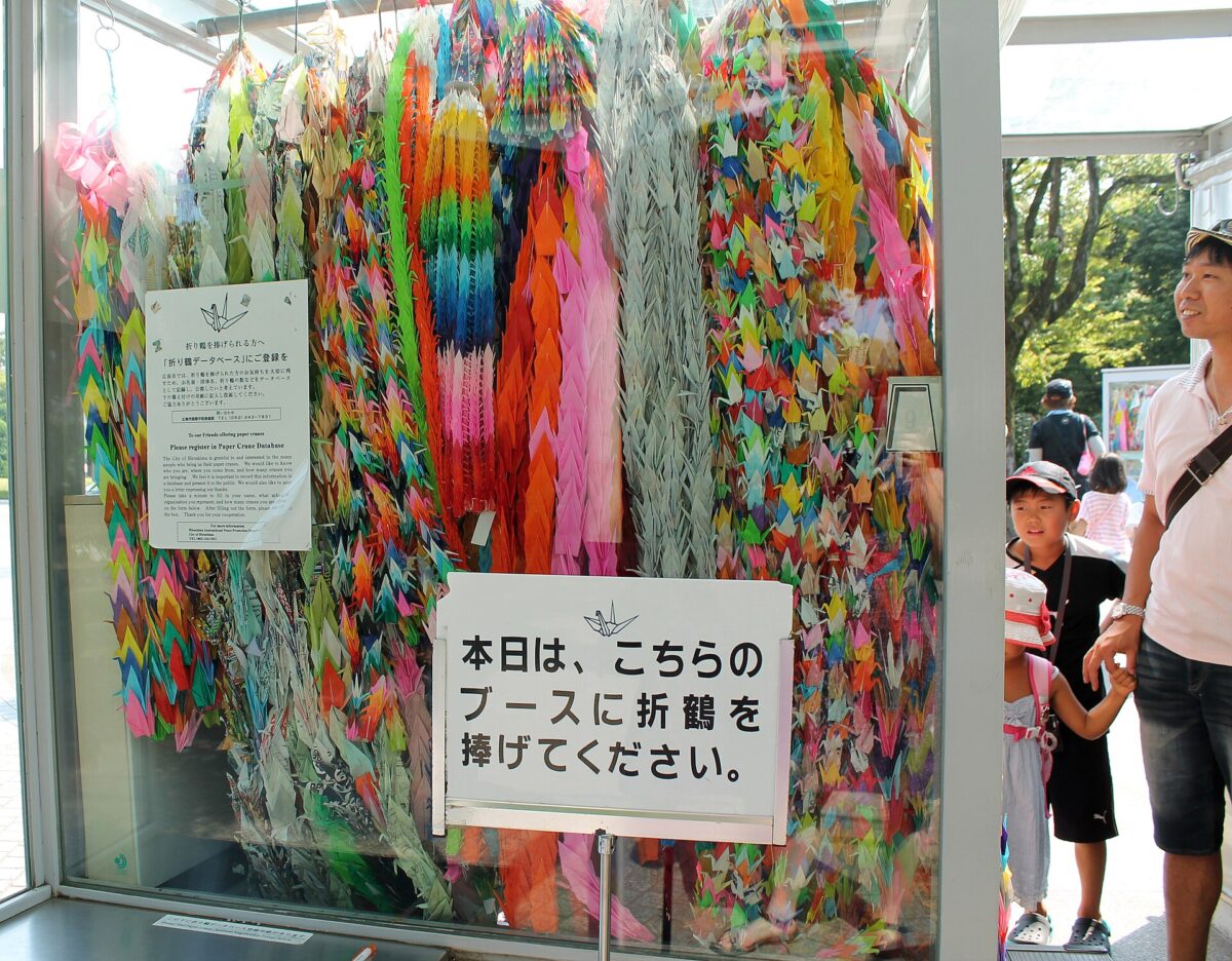 廣島和平紀念公園原爆之子像與摺紙鶴
