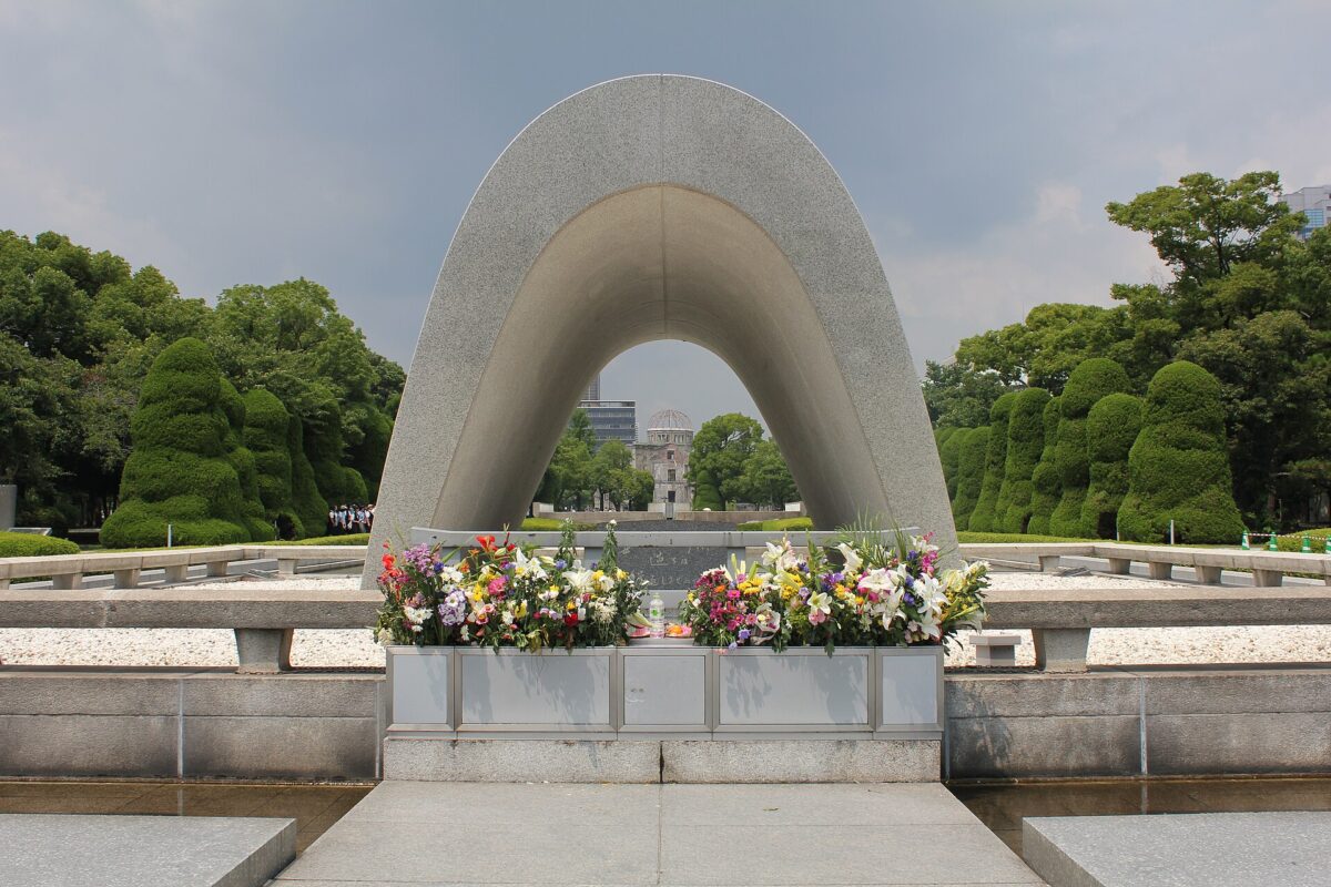 廣島和平紀念公園慰靈碑、和平之火與原爆圓頂館