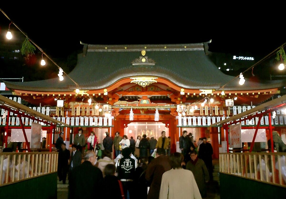 神戶生田神社的拜殿與本殿