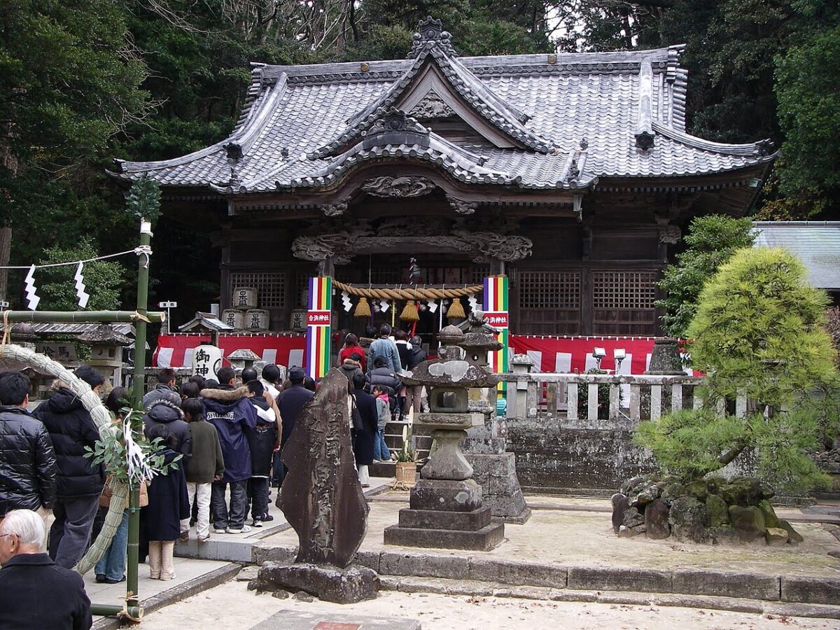 伊豆白濱神社拜殿與參道